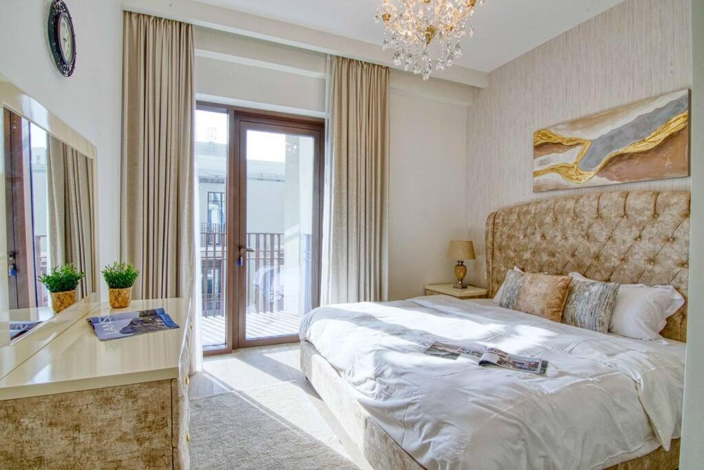 Luxury Living 1br At Sunset Creek 702 Apartment Dubai