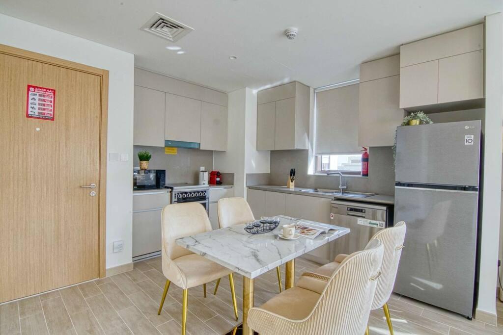 Luxury Living 1br At Sunset Creek 702 *